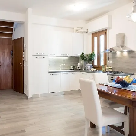 50mt Dal Mare * Viareggio